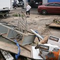 (Video) Poplava progutala auto Dvoje ljudi stradalo pred očima spasioca