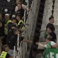 Grobari napali navijače Hibernijana: Pali udarci, pljuvanje i vređanje između ograde kaveza!