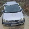 DRAMA U SJENICI – Rusi zbog greške navigacije ostali zaglavljeni u blatu, hitno intervenisali vatrogasci