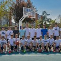 Za budućnost! Fondacija „Bogdan Bogdanović“ obnovila teren za košarku na Novom Beogradu