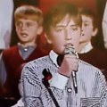 Da li prepoznajete dečaka sa slike? O onome što je popularni pevač uradio u Skadarliji pričala je cela Srbija