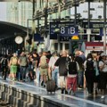 Normalizuje se železnički saobraćaj u Nemačkoj: Putnici bili zarobljeni satima na peronima, otkriven uzrok prekida