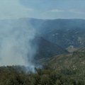 Jak vetar potpiruje požar na Stolovima: Očekuje se dejstvo iz vazduha - jedna od najkritičnijih situacija