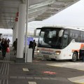Медији: Каменован аутобус на линији Брезовица–Београд код Витине, у возилу било 15 путника
