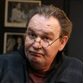 Oglasio se Bane Vidaković nakon što smo ga uslikali u invalidskim kolicima: Glumac (67) otkrio sa čime se bori: "Moram da se…