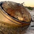 "Ne približavajte se" Voda izbacila veliki misteriozni objekat - Bizaran prizor na plaži u Australiji