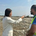 Nenajavljeno: Irena Vujović obišla radove na sanaciji nesanitarne deponije u Rumi