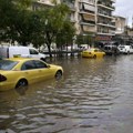 „Bežite kući ljudi, ovo je ludilo, reke će se izliti“: Gradonačelnik u vodi do kolena zavapio, Grčka u totalnom haosu…