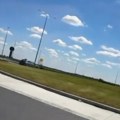 "Da li je on bre: Normalan?!" Šokantan snimak sa puta u Srbiji: Izašao iz kružnog u suprotni smer, pa nastavio da vozi…