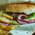 Spojili su dve omiljene brze hrane – i dobili jedno od „najgorih jela na svetu“