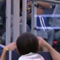 Srceparajuća scena na kraju NBA utakmice: Karijev sin neutešno plače zbog poraza, a onda mu je on prišao