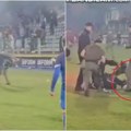 Policija pesnicama tukla huligana koji se zaleteo na fudbalere! Nezapamćeni skandal u finalu Kupa BiH! (video)