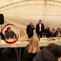 Za istim stolom sa napadačem: Vučević nakon napada na snimatelja N1 bez reakcije