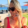 Voditeljka "Pinka" gazi petu deceniju, ne trenira, a ima zategnuto telo: Sad se skinula u kupaći i niko ne veruje da ovako…