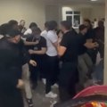 Policija s batinašima upala na Državni univerzitet u Novom Pazaru rano jutros i nasilno izbacila studente VIDEO