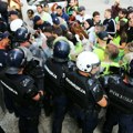 Sukobi na protestu u Novom Pazaru: Policija intervenisala na blokadi ispred suda FOTO, VIDEO