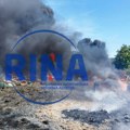 Veliki požar kod Novog Sada: Vatra gutala fabriku i salaš, vatrogasci sprečili širenje plamena (FOTO)(VIDEO)