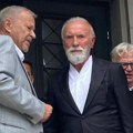 Uslikali smo Dina Merlina, napustio zgradu u suzama: Pevač slomljen, u društvu ove poznate ličnosti