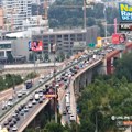 Jutarnji špic u punom jeku: U ovim delovima Beograda saobraćaj je potpuno usporen, vozači neka se naoružaju strpljenjem (foto)…