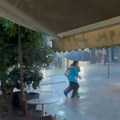 Veliko nevreme već počelo u Grčkoj: Snimci sa lica mesta, ulice puste, nigde turista, lije kao iz kabla