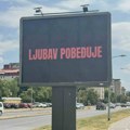 „Љубав побеђује” – порука која збуњује јавност осванула широм региона