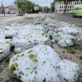 Snažno nevreme pogodilo nemački grad Rojtlingen: Mašine za sneg uklanjale grad