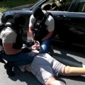 Izvlače ih iz vozila i bacaju na pod: Filmska akcija hapšenja Crnogoraca sa poternice u Beogradu: 20 kila droge u stanu i…