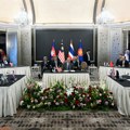 Počeo sastanak lidera Tajlanda i Kambodže; Kraj rata? FOTO