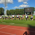„Što glumim majstora“: Ševa, sklekovi, loš teren i neočekivano vreme za fudbalere Srbije u Rigi FOTO