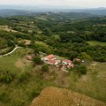 Ovde možete na odmor na kojem će da vas uposle! Imanje u Srbiji okuplja turiste iz celog sveta - predaha ima, ali nakon…