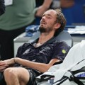 Medvedev preživeo grčeve, vrućinu i momka koji želi da uči