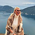 Dea Đurđević spakovala kofere i napustila Beograd: Voditeljka pokazala gde je pronašla mir: Pozira bosa i osmeh ne skida