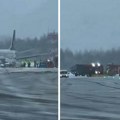 Авион склизнуо са писте током слетања: Драма на аеродрому у Литванији (фото)