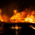 Veliki požar izbio u stambenoj zgradi; Stanari evakuisani FOTO