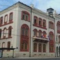 Ko ispisuje grafite po Beogradu: Uvredljive poruke osvanule i na zgradi Rektorata (VIDEO)