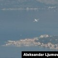 Čarter let iz Beograda zadržan na aerodromu u Tivtu, crnogorska policija kontroliše putnike