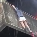 Herojski čin! Vlasnica usred vatrene stihije rizikovala život da bi spasila pse: Ono što je uradila odmah zatim zaprepastilo…
