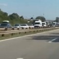 Šok na auto-putu! Kilometarske kolone u pravcu ka Beogradu: Udes kod Velike Plane napravio potpuni kolaps (video)