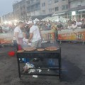 Rekord u pripremi najveće pljeskavice iz ruke nije oboren