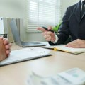 Šta ako vam umre tašta ili svekrva? Pravila za odsustvo s posla nisu ista kod nas i u inostranstvu - evo na koliko dana imate…