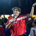 Duplantis uzeo mikrofon u ruke i uradio nešto što nikada na SP nije viđeno