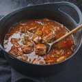 Neočekivani sastojak koji iskusni kuvari dodaju u gulaš da bi imao bolji ukus