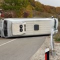 Prevrnuo se minibus kod Golije, nema povređenih