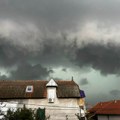 Beograd na udaru, tuče jako olujno nevreme! Nižu se hitna upozorenja, evo koji delovi prestonice će biti na udaru