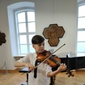 „Чудо од детета“- Митровачки виолиниста Лазар Глигорић одушевио публику