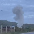Prvi snimci sa mesta eksplozije u Leštanima: Ogroman oblak dima nadvio se nad fabrikom, miris paljevine i dalje se oseća…