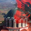 Срамна албанска провокација! На куполу цркве Светог Анастасија закачили заставу, стуб богомоље "окитили" симболима ОВК
