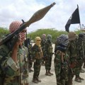 Najmanje 17 poginulih u napadu islamista Al Šababa na vojnu bazu u Somaliji
