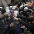 Tuča građana i policije: Haos na prvomajskom mitingu u Istanbulu: Letele kamenice, uhapšeno 210 ljudi (foto, video)