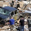 Tornado opustošio delove Amerike Milioni ljudi na udaru žestokih oluja, izdato upozorenje, obavešten Bajden (video)